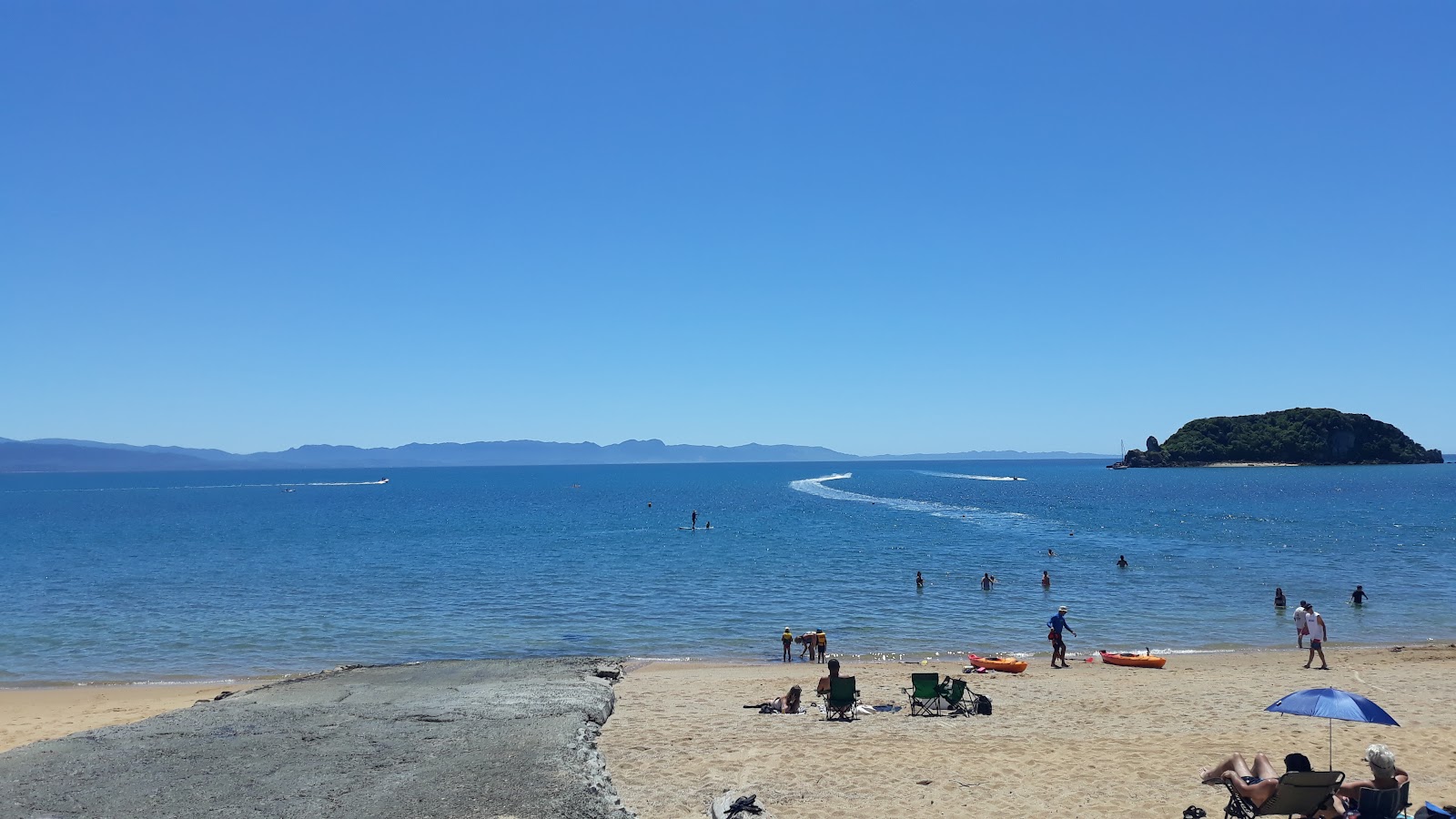 Photo de Tata Beach avec un niveau de propreté de partiellement propre