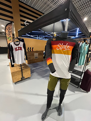 Slide Clothing à Vaison-la-Romaine