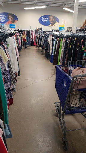 Thrift Store «Goodwill Store & Donation Center», reviews and photos, 1521 Lee St, Des Plaines, IL 60018, USA