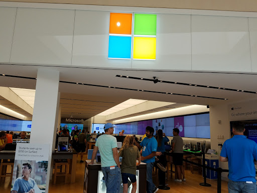 Computer Store «Microsoft Store - International Plaza», reviews and photos, 2223 N Westshore Blvd, Tampa, FL 33607, USA