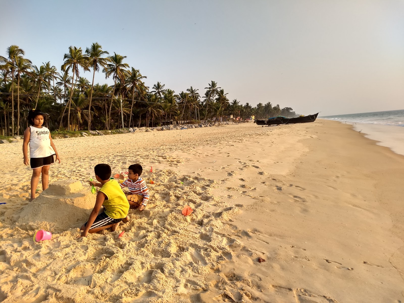 Photo de Yermal Thenka Beach zone des équipements