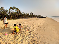 Foto di Yermal Thenka Beach e l'insediamento