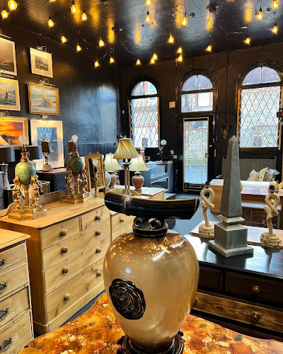 The Chapel Art Antiques & Collectables - Brighton