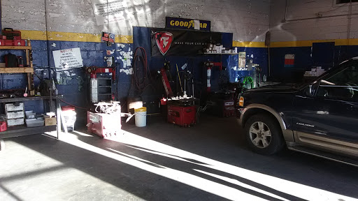 Tire Shop «Oneonta Tire Center», reviews and photos, 302 2nd Ave E, Oneonta, AL 35121, USA