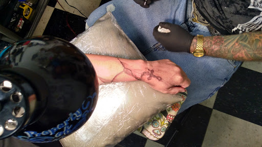 Tattoo Shop «Freehanman Tattoo», reviews and photos, 25 PA-611, Bartonsville, PA 18321, USA