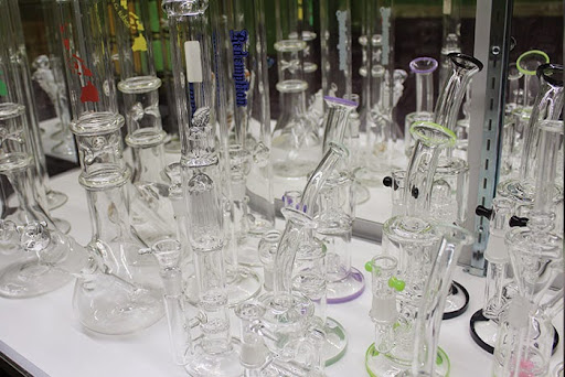 Tobacco Shop «Wonderland Smoke Shop Hasbrouck Heights», reviews and photos, 155 NJ-17, Hasbrouck Heights, NJ 07604, USA