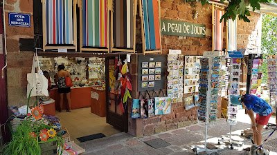La peau de l'ours à Collonges-la-Rouge