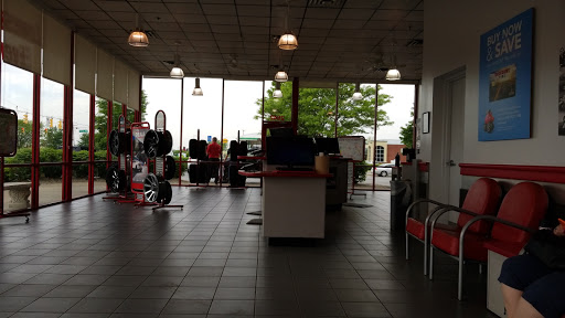 Tire Shop «Discount Tire Store - Plainfield, IN», reviews and photos, 2642 E Main St, Plainfield, IN 46168, USA