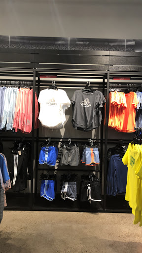 Sporting Goods Store «adidas Outlet Store Woodburn», reviews and photos, 1001 N Arney Rd Ste 400, Woodburn, OR 97071, USA