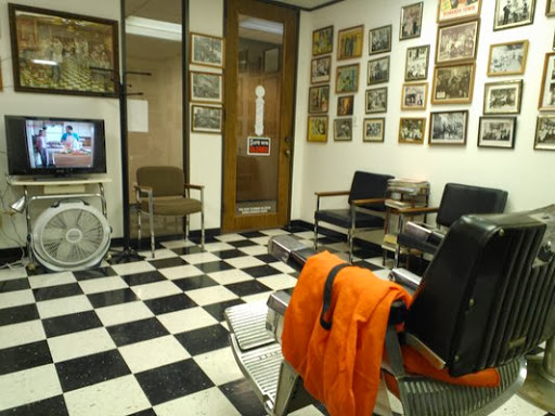 Barber Shop «Woodlake Barber Shop», reviews and photos, 2537 S Gessner Rd #101, Houston, TX 77063, USA