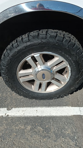 Tire Shop «Discount Tire Store - Clackamas, OR», reviews and photos, 8380 SE Sunnyside Rd, Clackamas, OR 97015, USA