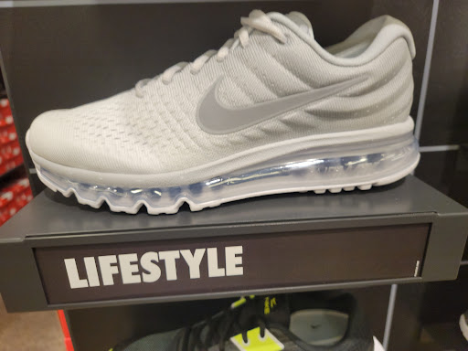 Clothing Store «Nike Factory Store», reviews and photos, 1650 Premium Outlet Blvd #601, Aurora, IL 60502, USA