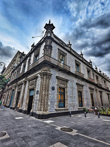 The House of Tiles