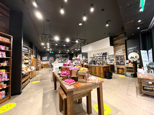 Cosmetics Store «Lush», reviews and photos, 112 E Broadway, Bloomington, MN 55425, USA