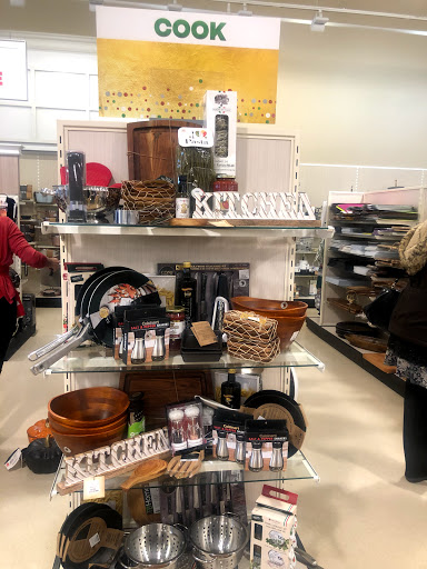 Department Store «HomeGoods», reviews and photos, 162 Everett Ave, Chelsea, MA 02150, USA