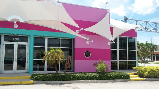 Thrift Store «Out of the Closet - Fort Lauderdale», reviews and photos, 1785 E Sunrise Blvd, Fort Lauderdale, FL 33304, USA