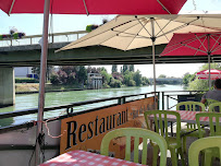 Atmosphère du Restaurant Guinguette Chez Fifi, Bar de la Marine à Neuilly-sur-Marne - n°4