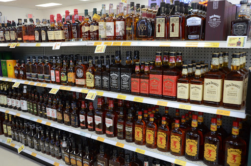 Liquor Store «OMG Liquor & Wine», reviews and photos, 302 N Bridge St, Yorkville, IL 60560, USA