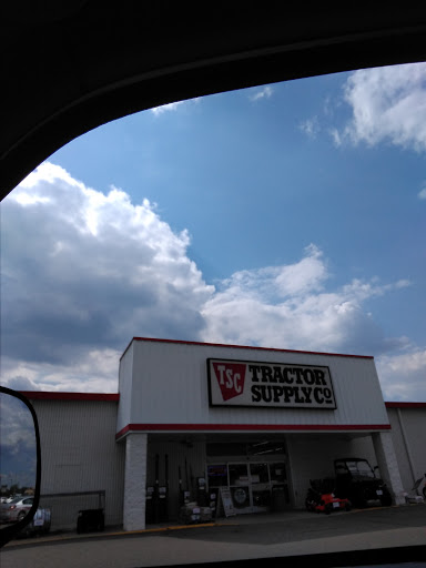 Home Improvement Store «Tractor Supply Co.», reviews and photos, 240 Bluebell Dr NW, New Philadelphia, OH 44663, USA