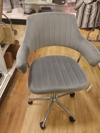 Department Store «T.J. Maxx & HomeGoods», reviews and photos, 111 Taunton St, Plainville, MA 02762, USA