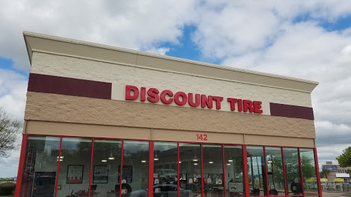 Discount Tire Store - Cedar Hill, TX, 142 N Hwy 67, Cedar Hill, TX 75104, USA, 