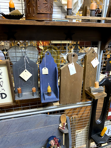 Home Goods Store «Olde Factory», reviews and photos, 139 S Hanover St, Hummelstown, PA 17036, USA