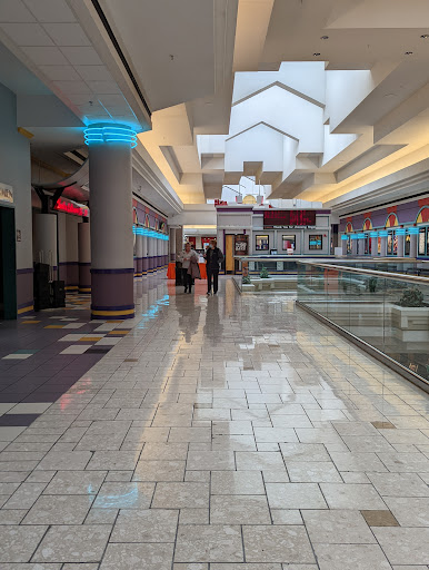 Movie Theater «Regal MacArthur Center Stadium 18 & RPX», reviews and photos, 300 Monticello Ave #330, Norfolk, VA 23510, USA