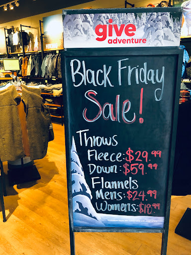 Clothing Store «Eddie Bauer Outlet», reviews and photos, 18501 Outlet Blvd #300, Chesterfield, MO 63005, USA