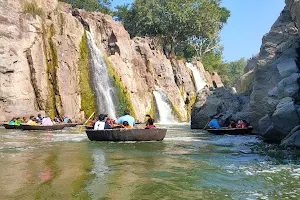 Hogenakkal water falls boating viwe image