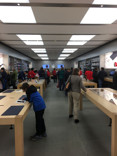 Computer Store «Apple Reston», reviews and photos, 11949 Market St, Reston, VA 20190, USA