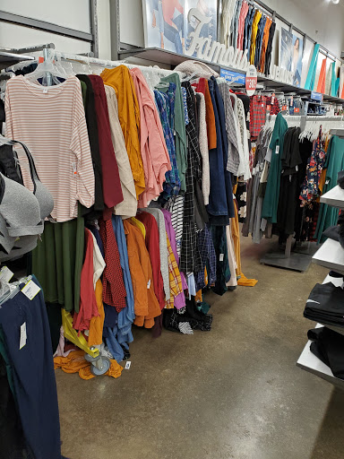 Clothing Store «Old Navy», reviews and photos, 8674 Park Meadows Center Dr, Lone Tree, CO 80124, USA