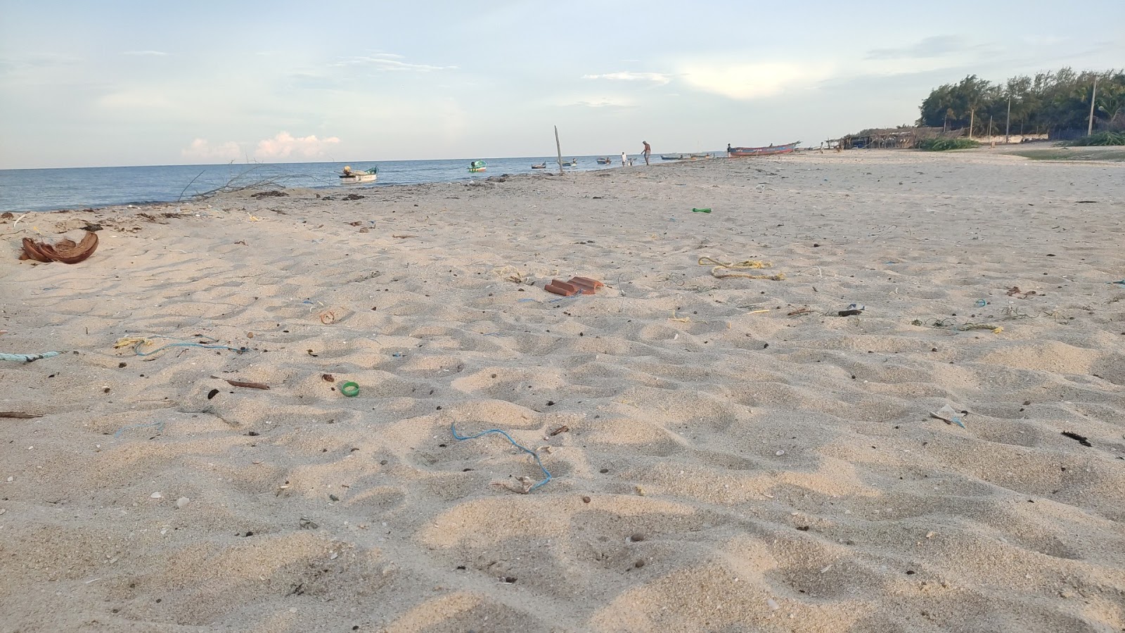 Foto de Pudhuvalasai Beach con recta y larga
