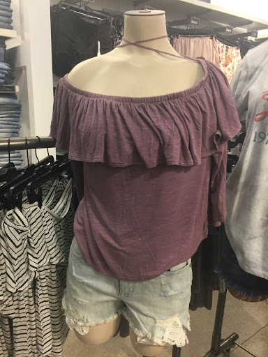 Clothing Store «AEO Factory Store», reviews and photos, 8200 Vineland Ave Suite 101, Orlando, FL 32821, USA