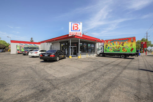 Save Mart, 1340 S Hutchins St, Lodi, CA 95240, USA, 