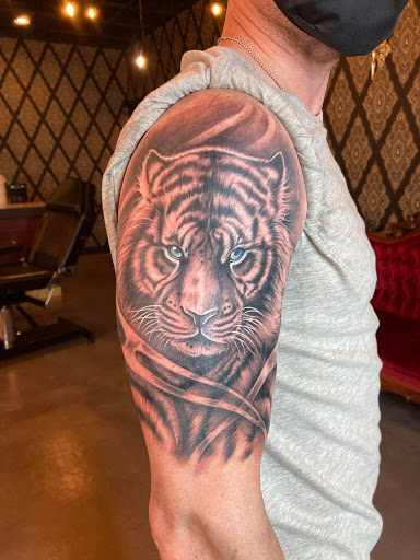 Tattoo Shop «The 407 Tattoo & Piercing Studio», reviews and photos, 13428 Occoquan Rd, Woodbridge, VA 22191, USA