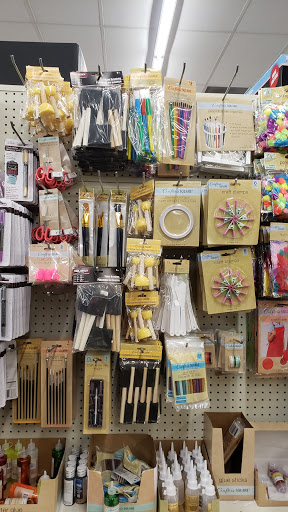 Dollar Store «Dollar Tree», reviews and photos, 2300 W Davison St, Detroit, MI 48238, USA