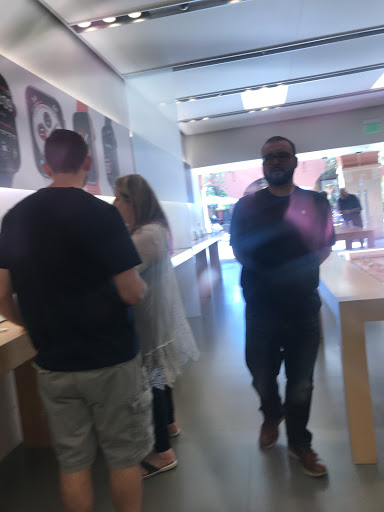 Computer Store «Apple La Encantada», reviews and photos, 2905 E Skyline Dr, Tucson, AZ 85718, USA