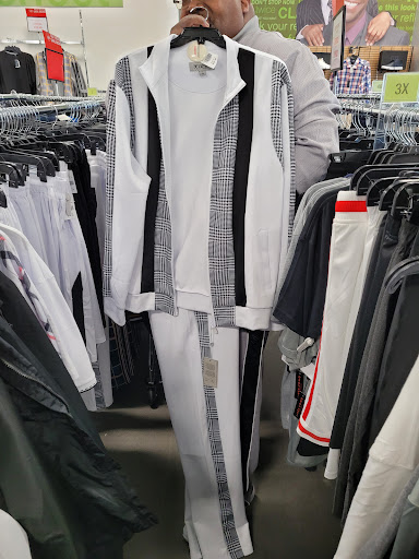 Clothing Store «K&G Fashion Superstore», reviews and photos, 3001 W Cheltenham Ave, Wyncote, PA 19095, USA