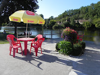 Atmosphère du Restaurant Bar La Guinguette du pont de Vicq à Le Buisson-de-Cadouin - n°1