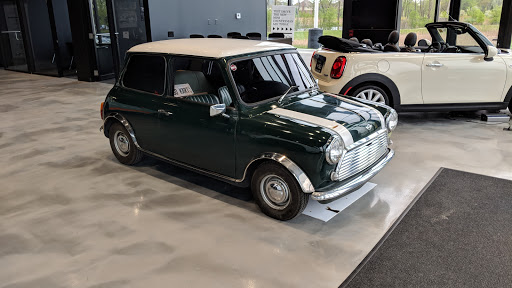 Car Dealer «MINI of Orland Park», reviews and photos, 11030 W 159th St, Orland Park, IL 60467, USA
