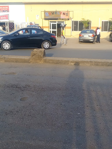 Bevelyns Restaurant, 29 Bauchi Rd, Jos, Nigeria, Car Dealer, state Plateau