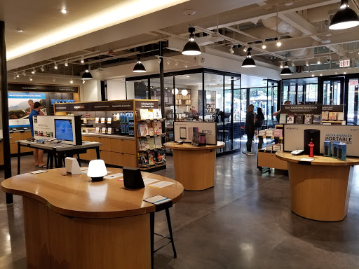 Book Store «Amazon Books», reviews and photos, 3441 N Southport Ave, Chicago, IL 60657, USA