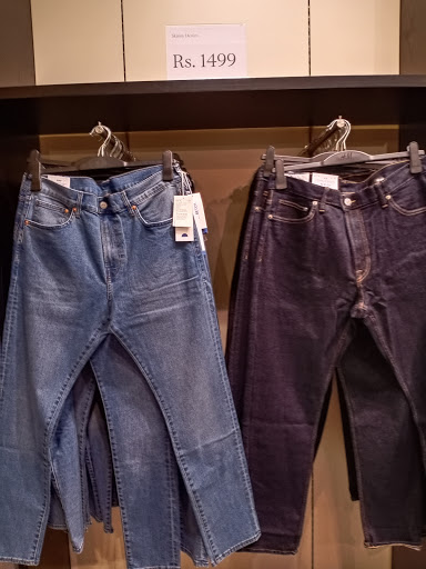 Stores to buy men's chino pants Mumbai