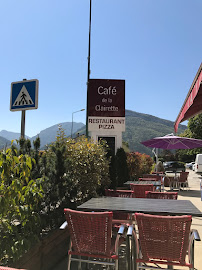 Atmosphère du Restaurant français Le Café de la Clairette à Vercheny - n°3