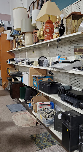 Thrift Store «Treasures Thrift Store», reviews and photos, 305 W Railroad Ave, Shelton, WA 98584, USA