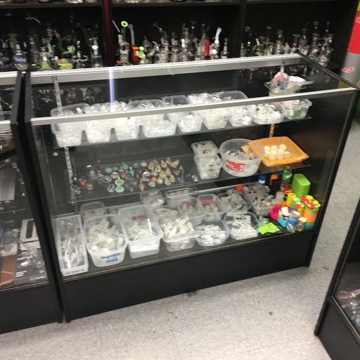 Tobacco Shop «Seaside Smoke and Vape shop», reviews and photos, 575 S Roosevelt Dr b, Seaside, OR 97138, USA