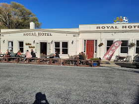 Royal Hotel - Restaurant & Bar