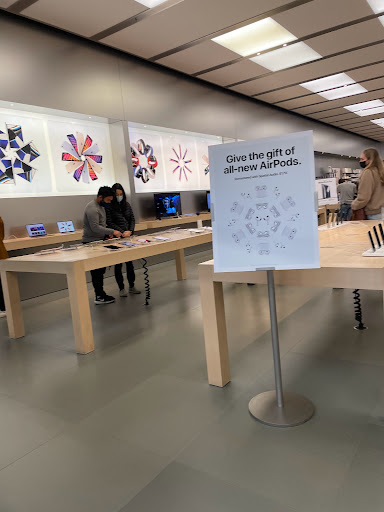 Computer Store «Apple Garden State Plaza», reviews and photos, 1 Garden State Plaza Blvd, Paramus, NJ 07652, USA