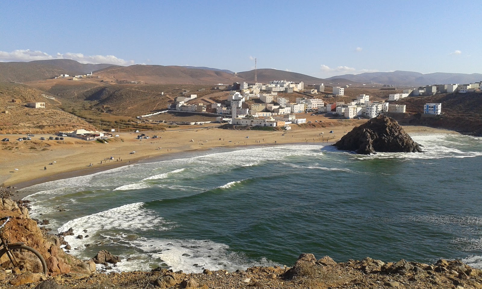 Foto von Plage Sidi Mohammed Ben Abdellah mit feiner beiger sand Oberfläche