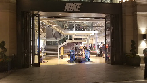 Clothing Store «Nike The Grove», reviews and photos, 189 The Grove Dr, Los Angeles, CA 90036, USA